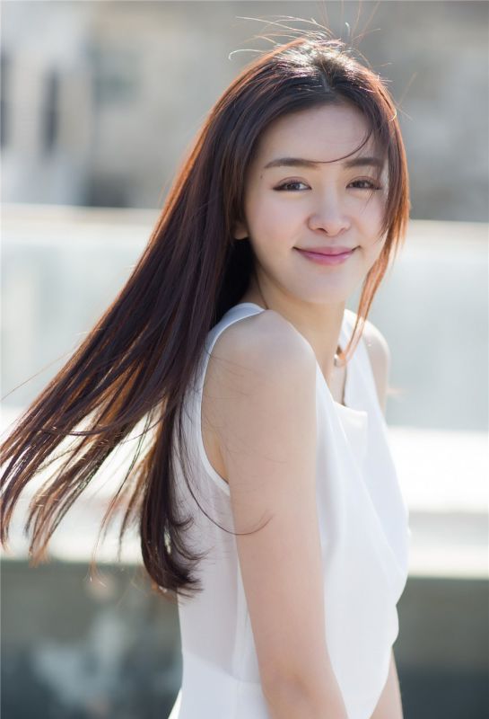 性感女星赵多娜玩转清纯诱惑