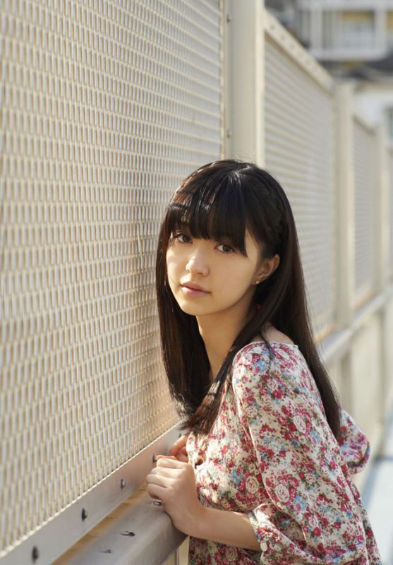 日本美女逢泽莉娜清新街拍大片