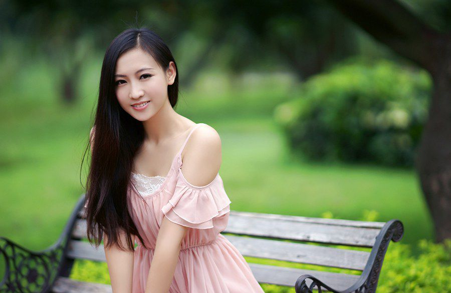 短裙美女户外高清写真图