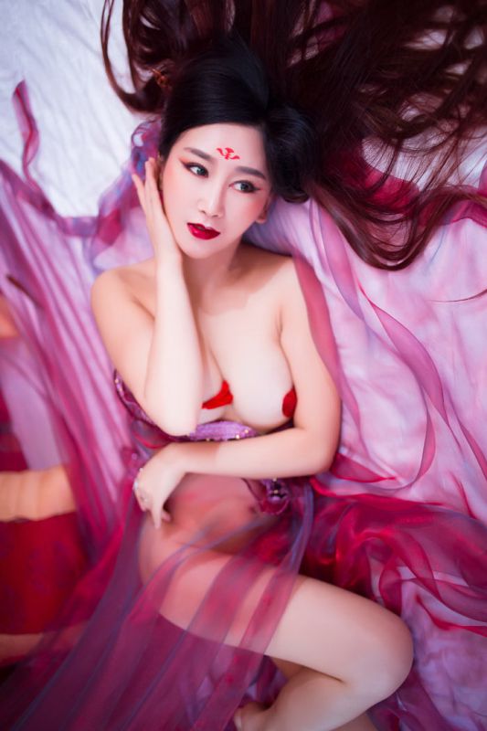 大胸mm邹晶晶私房大秀骨感身材写真
