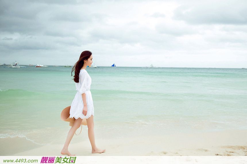 靓丽可爱美女海边清新迷人写真