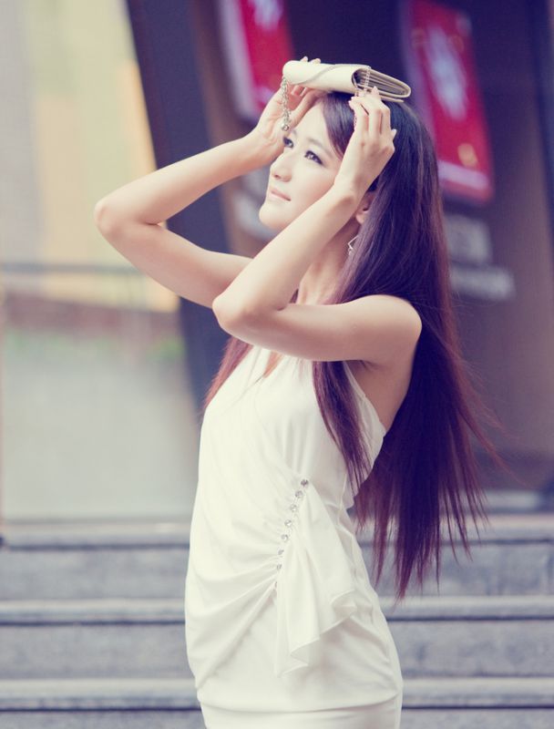 街拍美女模特性感写真大片