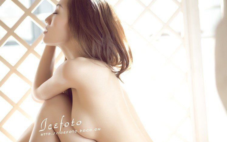 美胸嫩模私房高清写真照