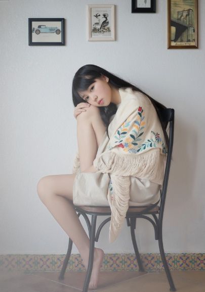 清纯少女长发大眼迷人十足