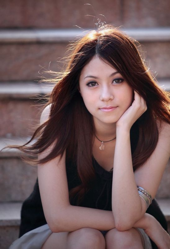 清纯美眉街头迷人写真照