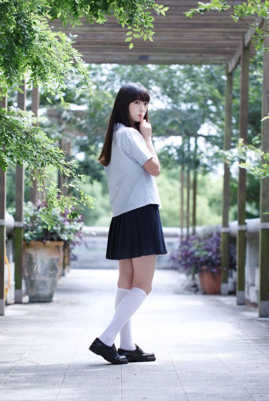 可爱制服美女清纯惹人爱