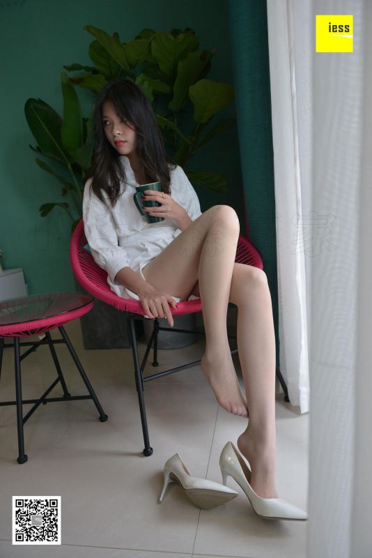 《七七的仙女白裙》丝袜美腿写真套图