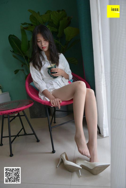 《七七的仙女白裙》丝袜美腿写真套图