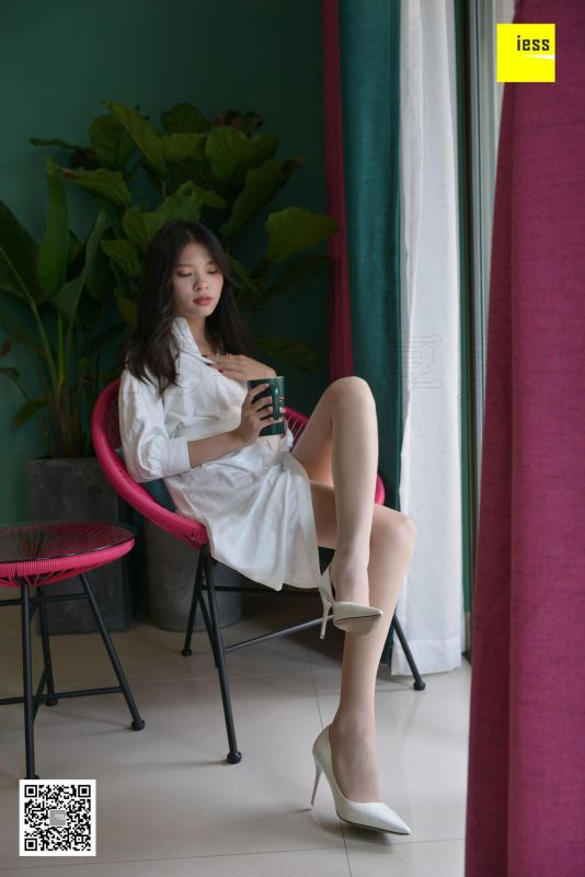 《七七的仙女白裙》丝袜美腿写真套图