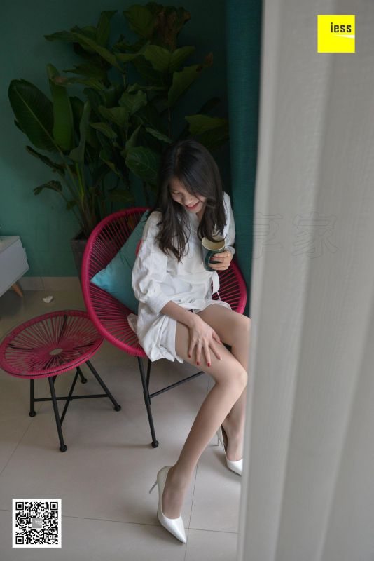 《七七的仙女白裙》丝袜美腿写真套图