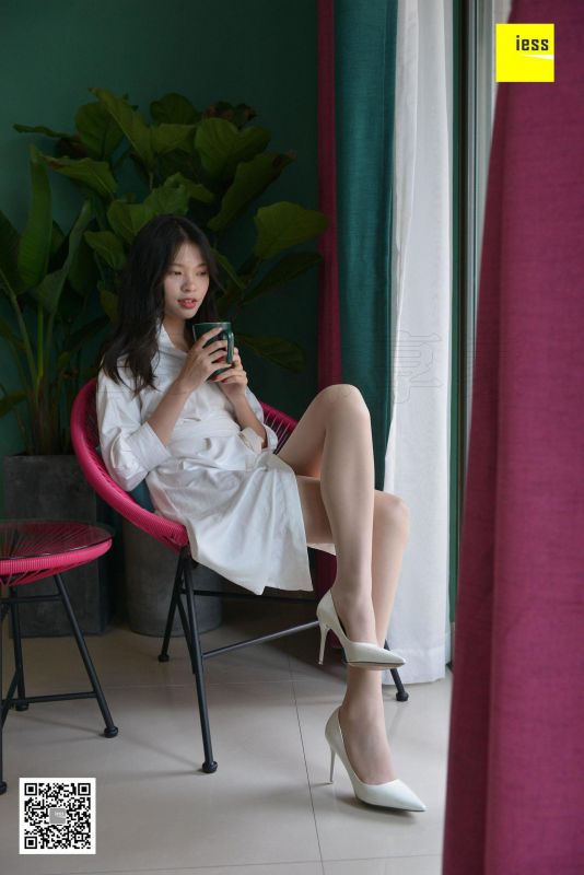 《七七的仙女白裙》丝袜美腿写真套图