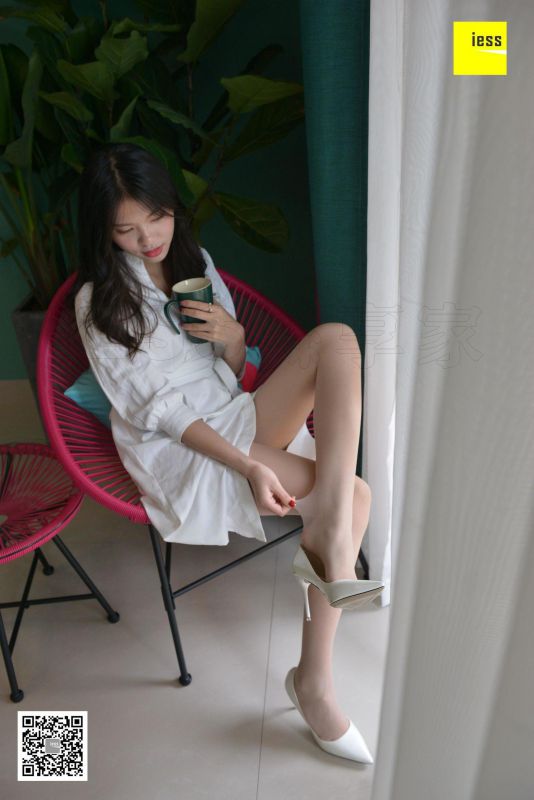 《七七的仙女白裙》丝袜美腿写真套图