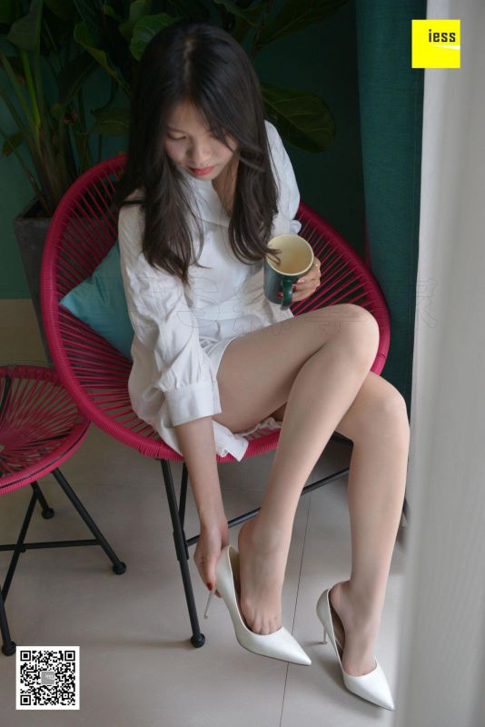 《七七的仙女白裙》丝袜美腿写真套图