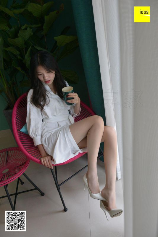 《七七的仙女白裙》丝袜美腿写真套图