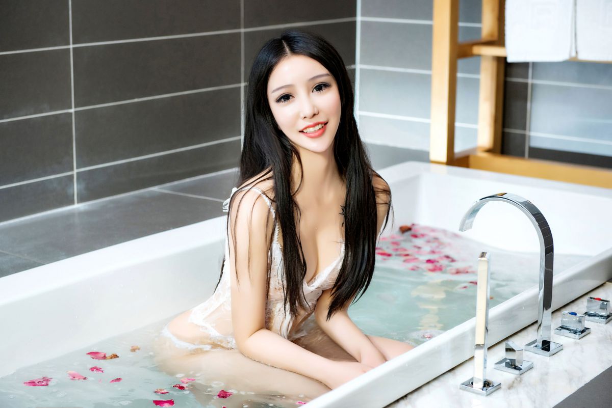 怡萱 - 美臀美女温泉公寓私房写真