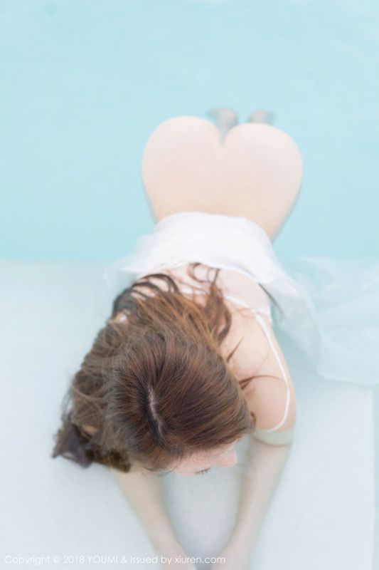 尤妮丝 - 苏梅岛性感泳池写真