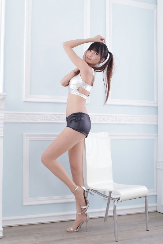 蔡译心 - 超短热裤系列 写真套图