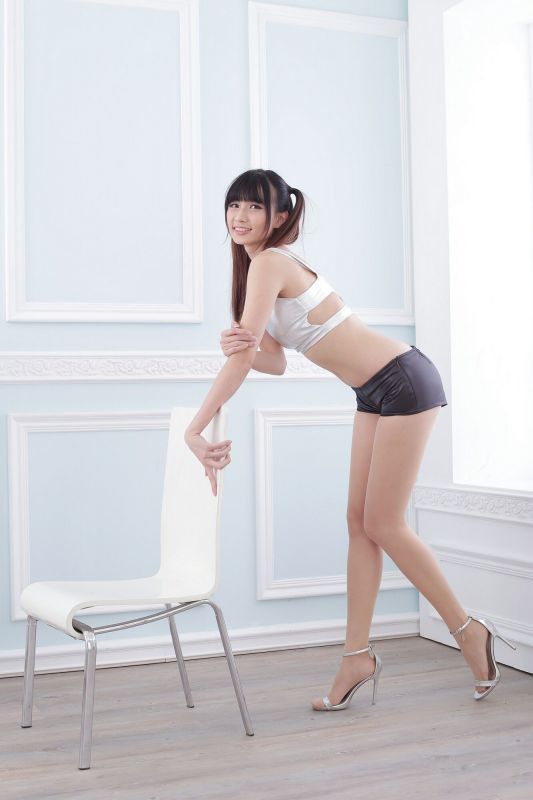 蔡译心 - 超短热裤系列 写真套图