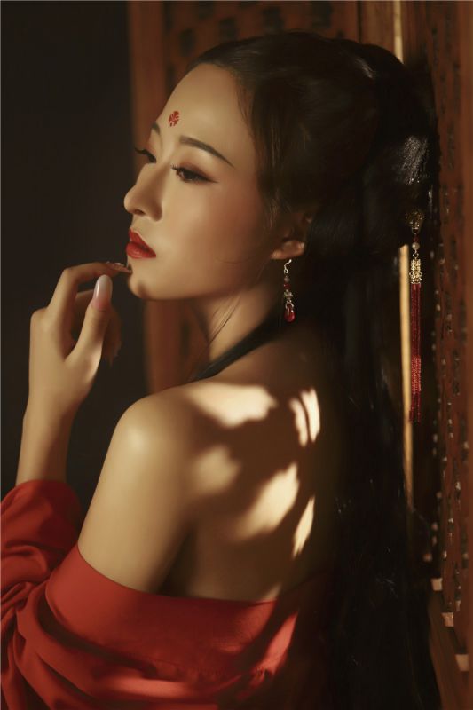 前熊猫主播艾玛寒亚