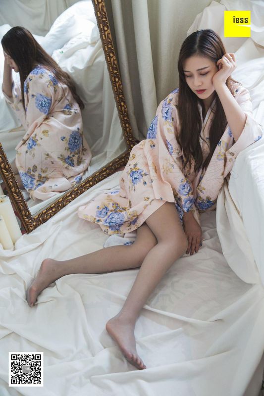 模特 九妹《九妹和服灰丝》美腿丝足写真