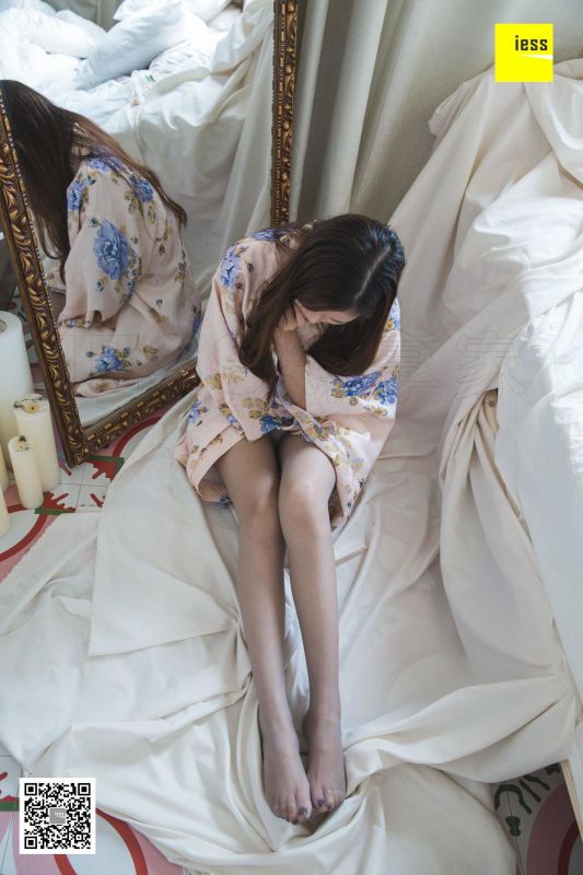 模特 九妹《九妹和服灰丝》美腿丝足写真