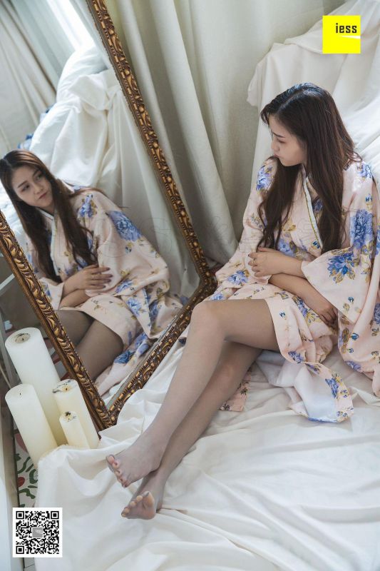 模特 九妹《九妹和服灰丝》美腿丝足写真