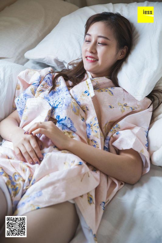 模特 九妹《九妹和服灰丝》美腿丝足写真