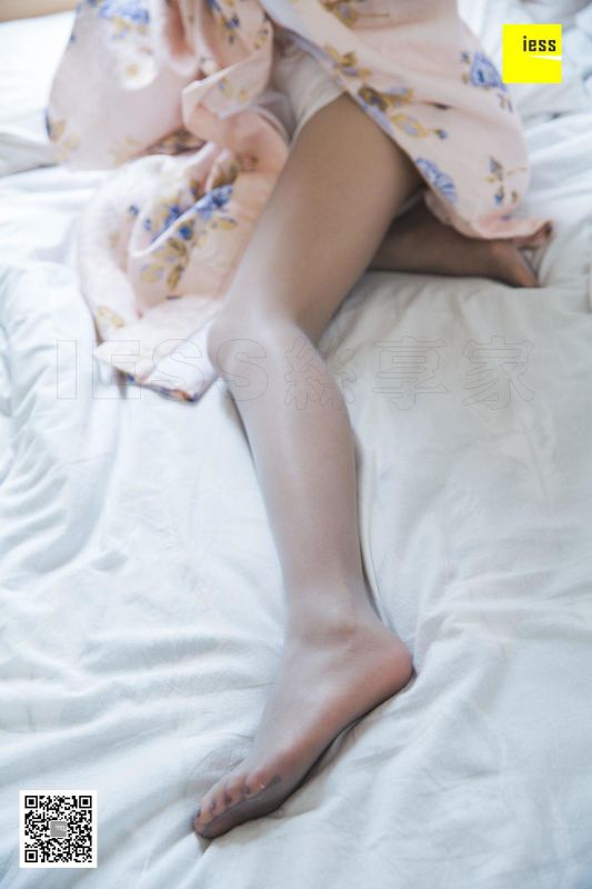 模特 九妹《九妹和服灰丝》美腿丝足写真
