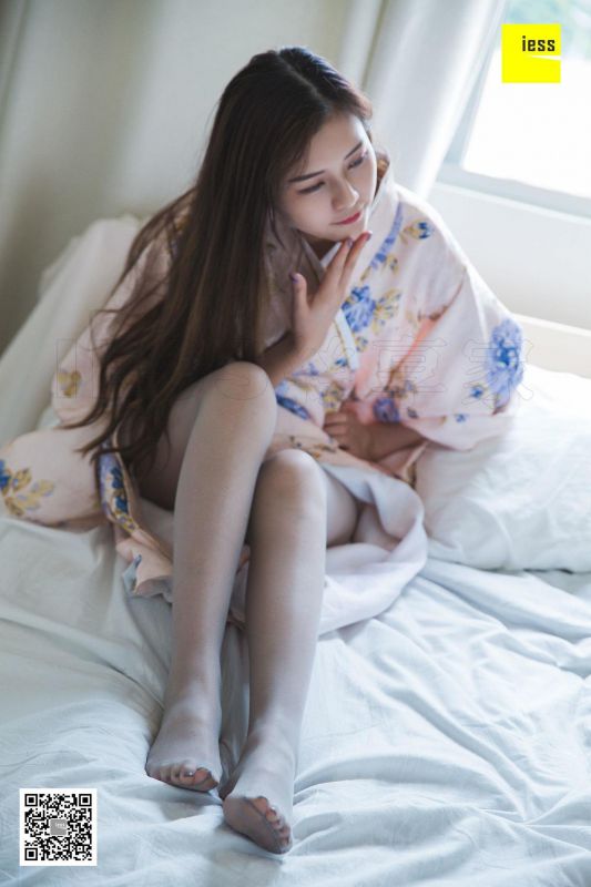模特 九妹《九妹和服灰丝》美腿丝足写真