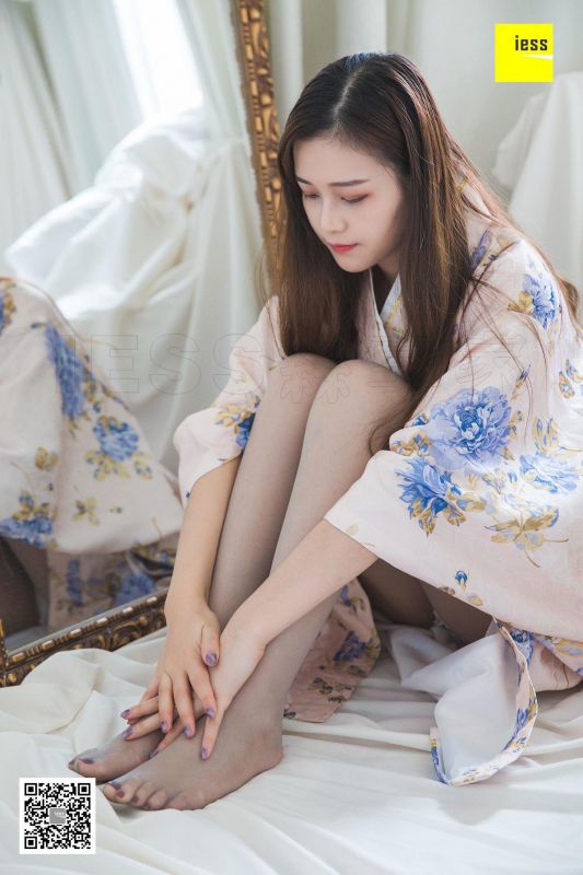 模特 九妹《九妹和服灰丝》美腿丝足写真
