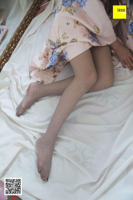 模特 九妹《九妹和服灰丝》美腿丝足写真