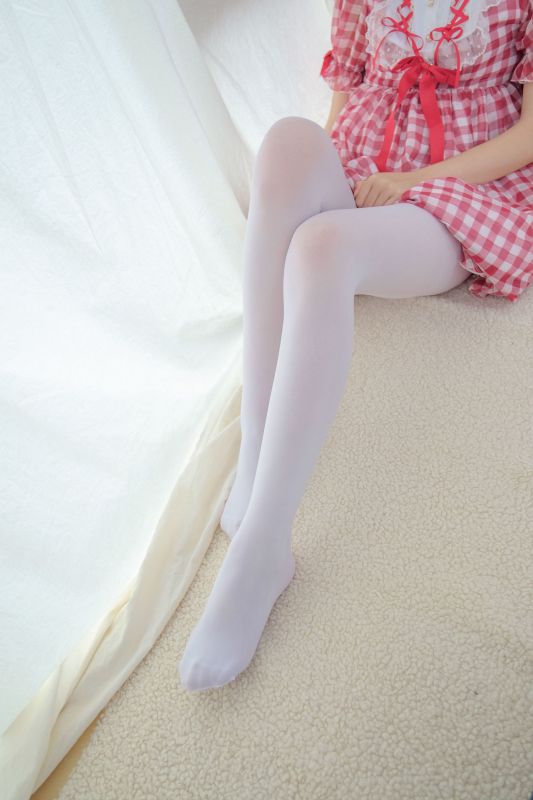 红色格子裙白丝MM 萝莉丝袜写真套图