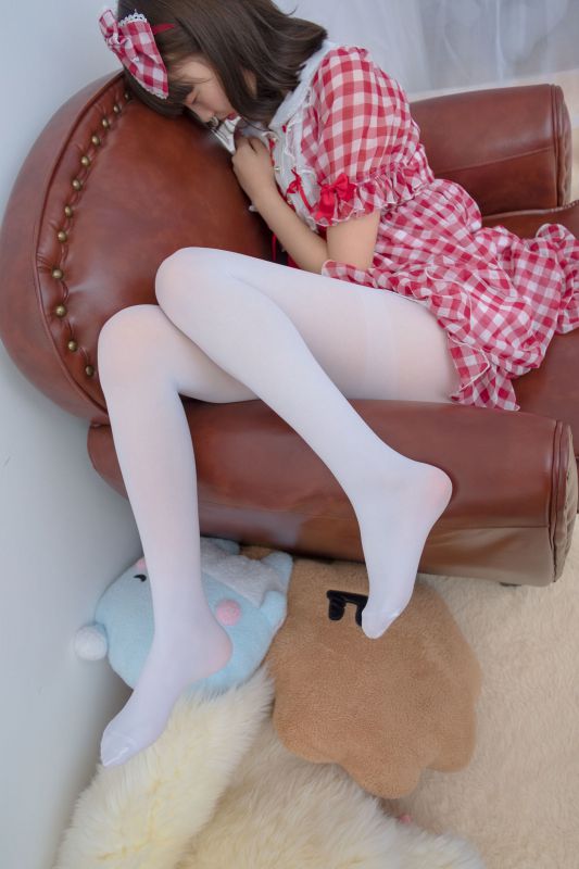 红色格子裙白丝MM 萝莉丝袜写真套图