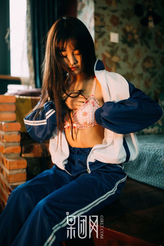 学生妹妹的校服风情 写真套图