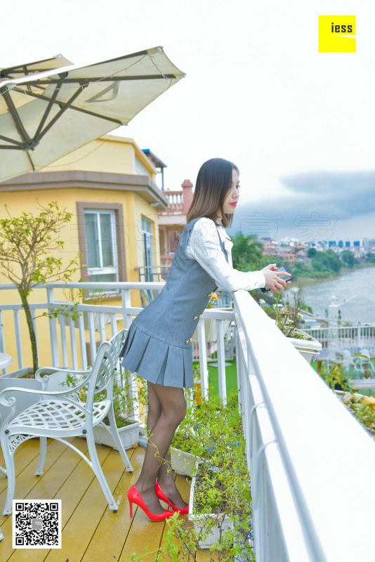君君 《脚尖加固的黑丝》 丝足写真