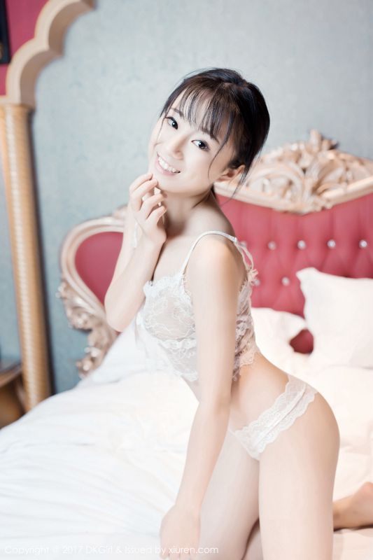 井优香 - 真空演绎湿身诱惑