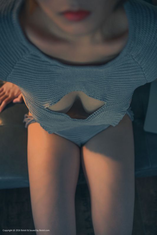 黑黑 - 性感毛衣 写真套图