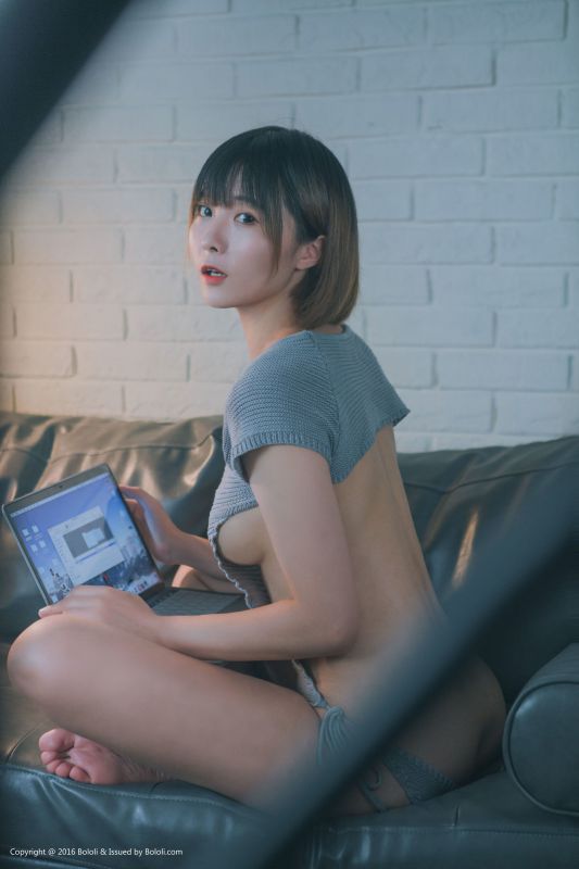 黑黑 - 性感毛衣 写真套图