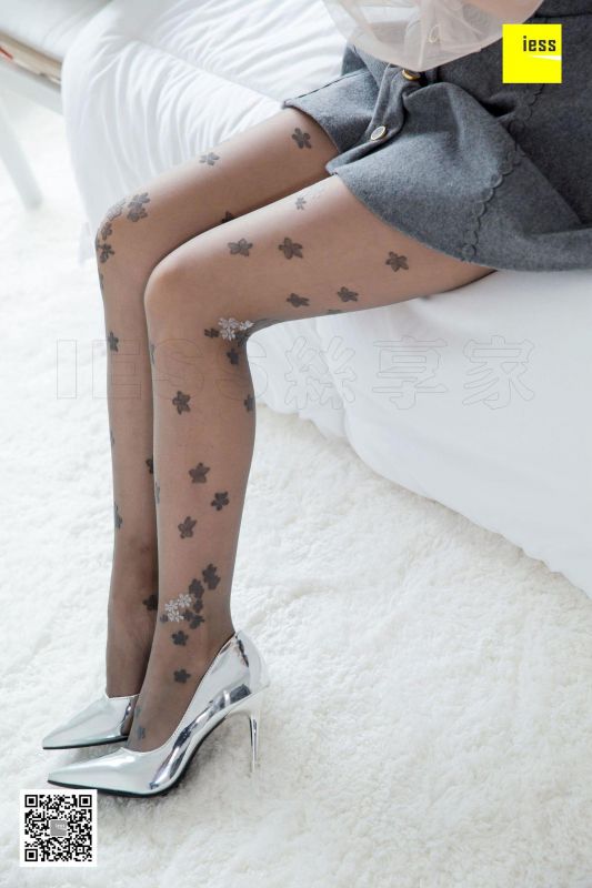 辣妈(君君) 《辣妈花朵灰丝》丝袜美腿写真套图