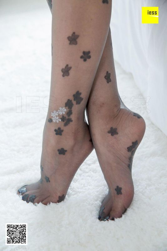 辣妈(君君) 《辣妈花朵灰丝》丝袜美腿写真套图