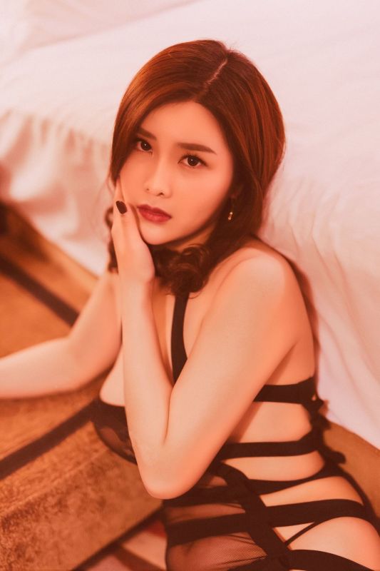 闫盼盼 - 黑带束缚 写真套图