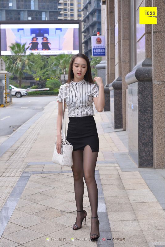 云芝 《跟踪云芝》丝袜美腿写真套图