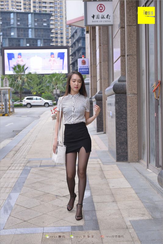 云芝 《跟踪云芝》丝袜美腿写真套图