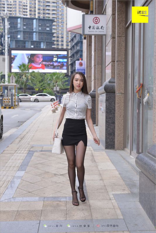 云芝 《跟踪云芝》丝袜美腿写真套图