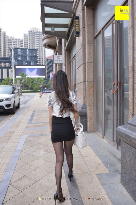 云芝 《跟踪云芝》丝袜美腿写真套图