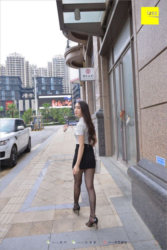 云芝 《跟踪云芝》丝袜美腿写真套图