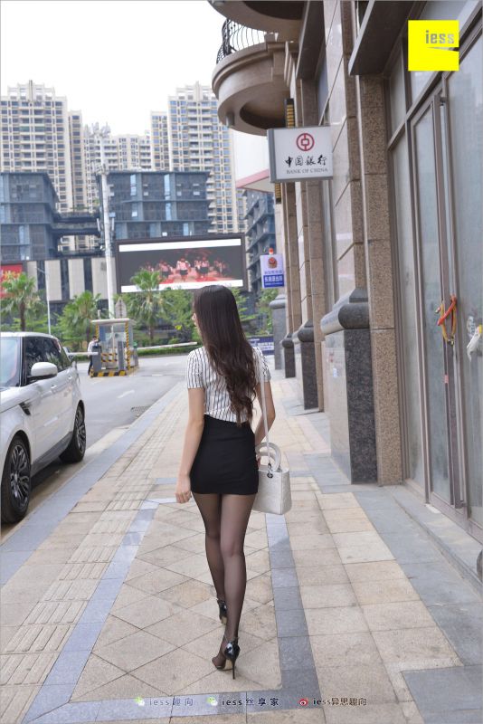 云芝 《跟踪云芝》丝袜美腿写真套图