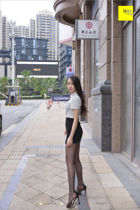 云芝 《跟踪云芝》丝袜美腿写真套图