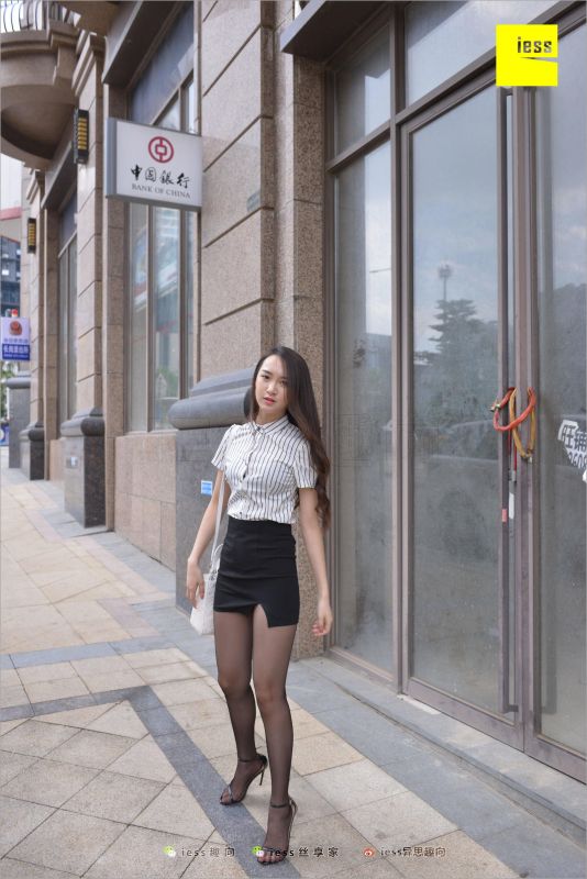 云芝 《跟踪云芝》丝袜美腿写真套图