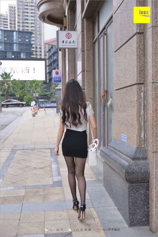 云芝 《跟踪云芝》丝袜美腿写真套图